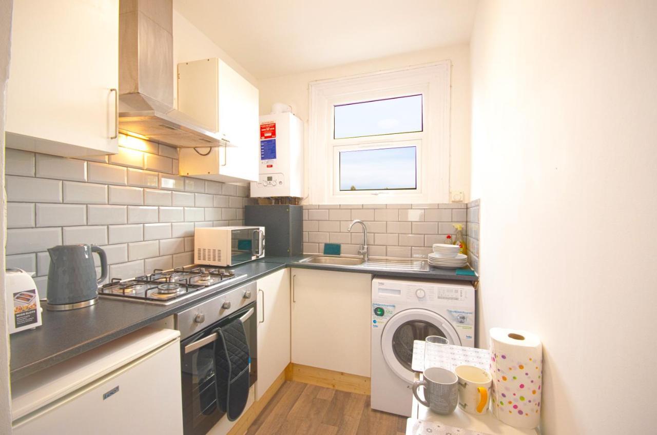 Cosy Family Home W/Wi-Fi, Parking, Self Check-In Лондон Экстерьер фото